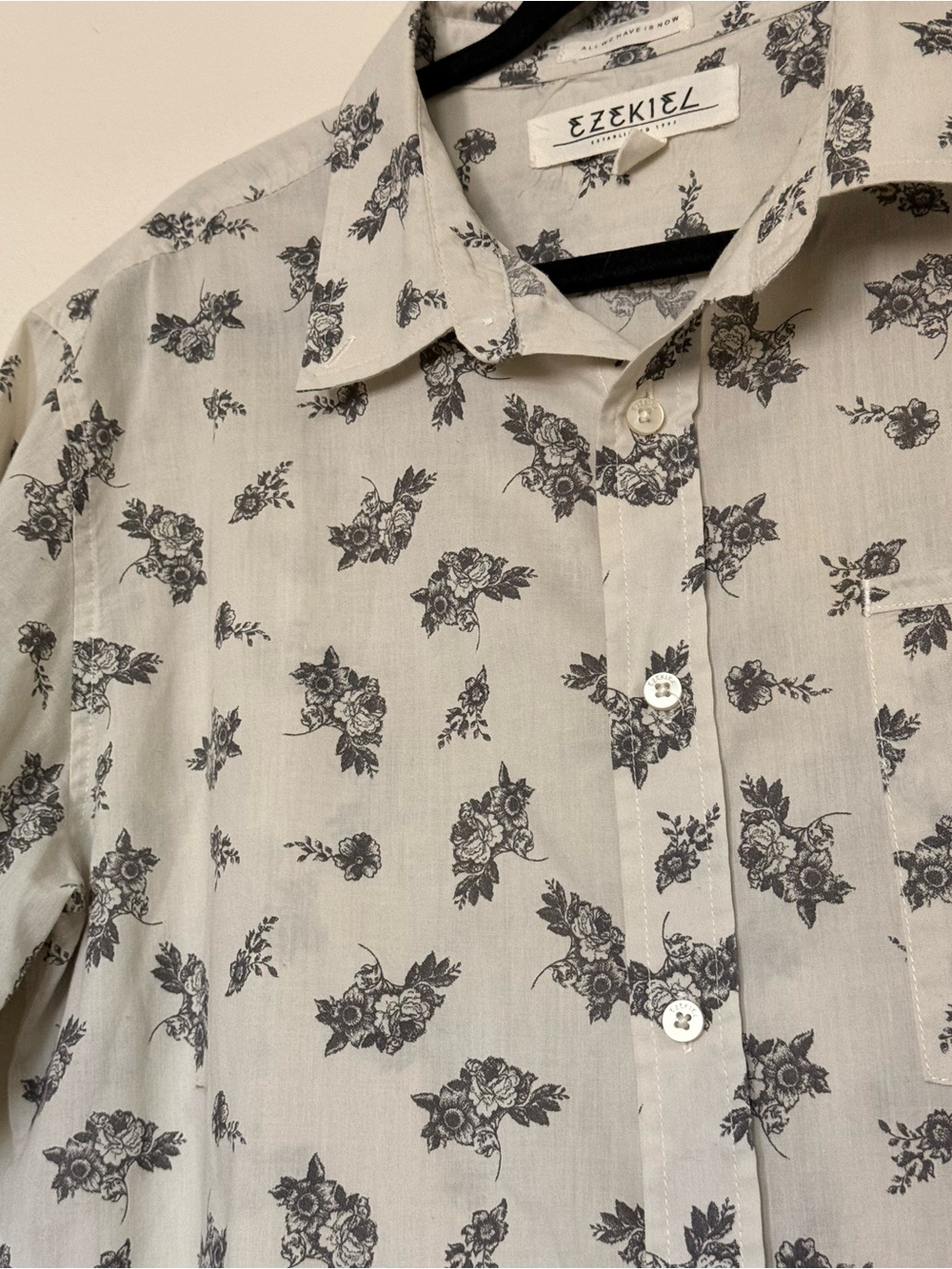 Ezekiel Men's Short-Sleeve Floral Shirt in Cream - Picture 2 of 5